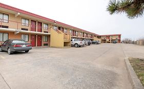 Oyo Hotel Tulsa International Airport